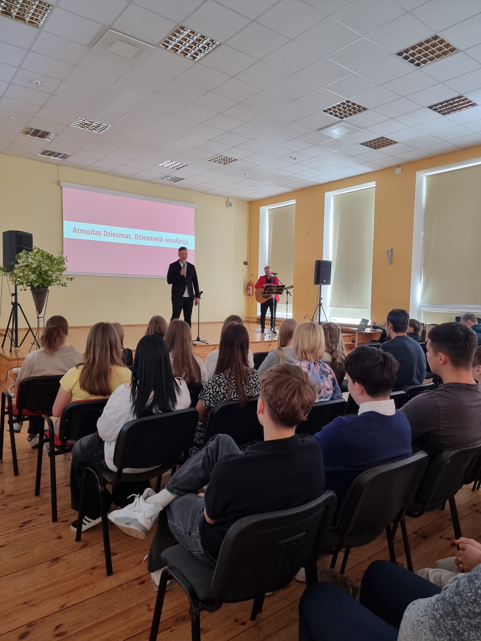 Koncertlekcija “Atmodas dziesmas. Dziesmotā revolūcija”