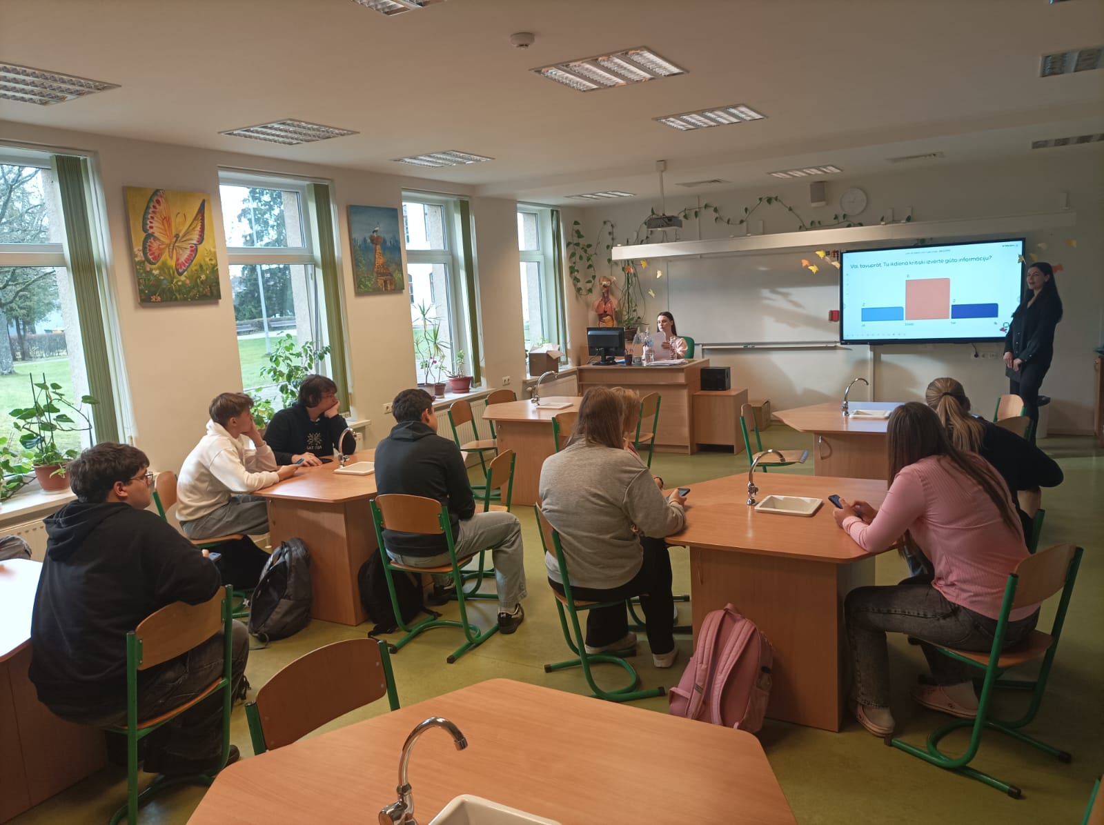 “Esi spožākā spuldzīte telpā”