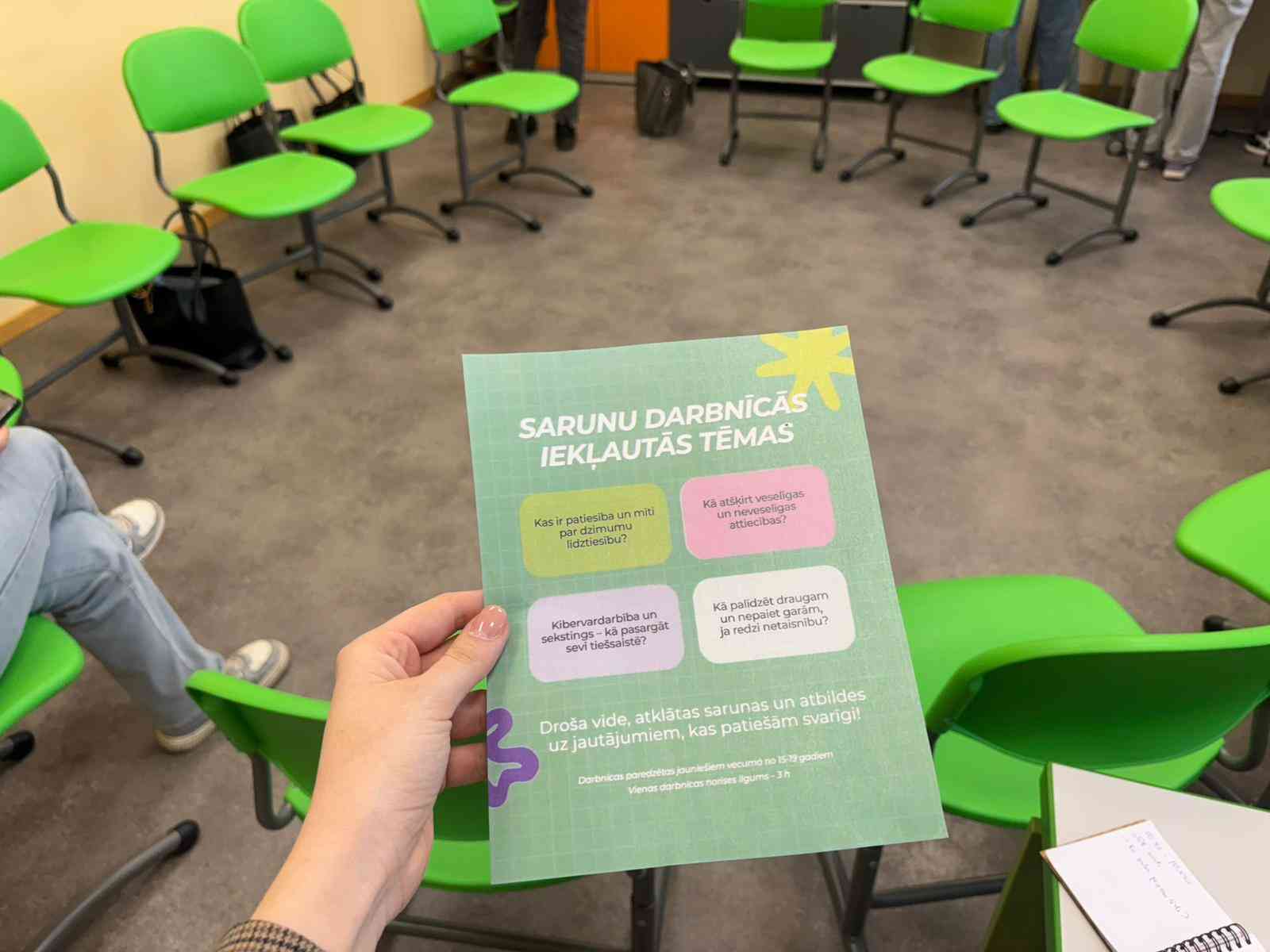 Jaunieši piedalās sarunu darbnīcās