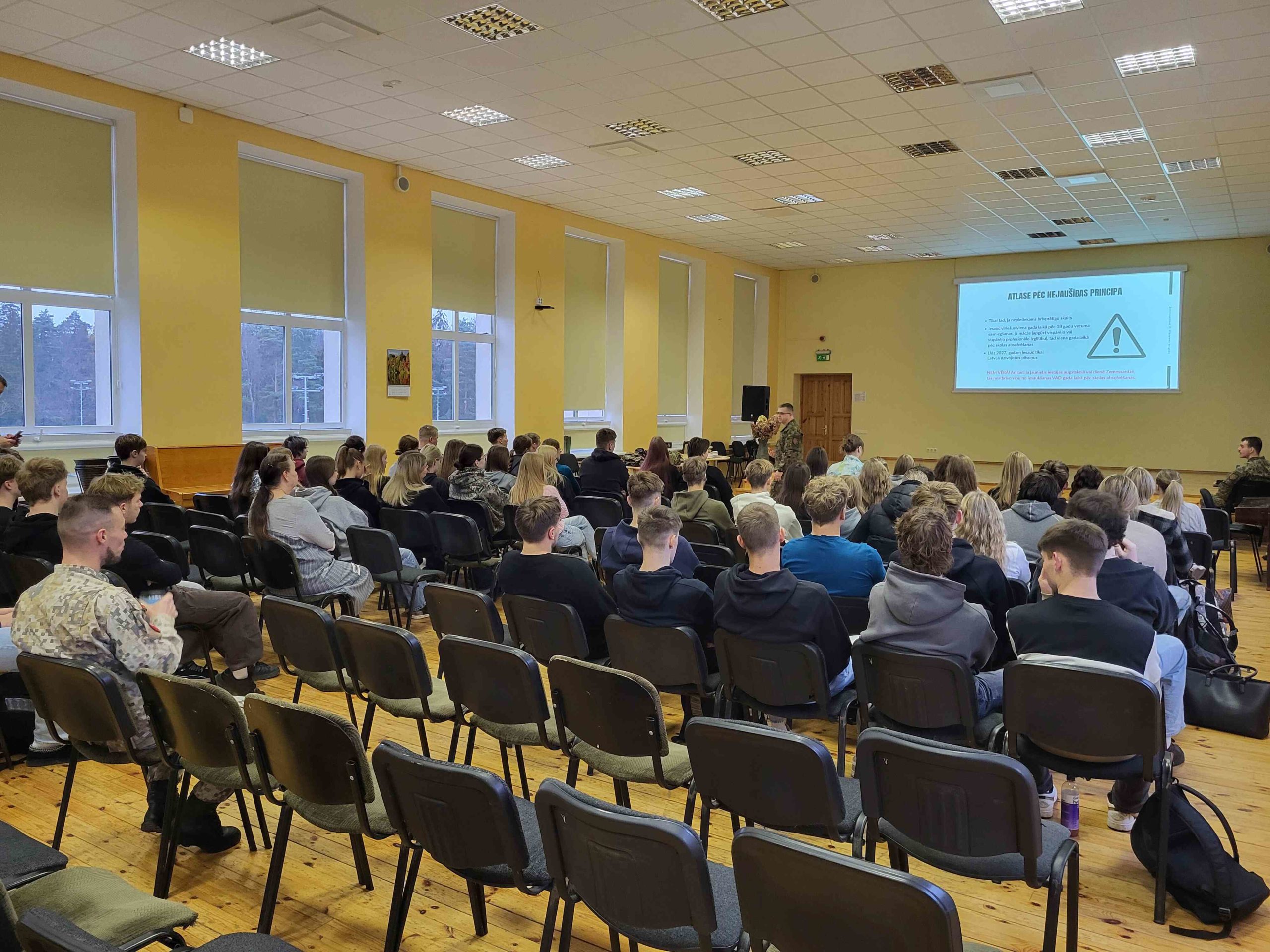 Tikšanās ar valsts aizsardzības dienesta pārstāvjiem