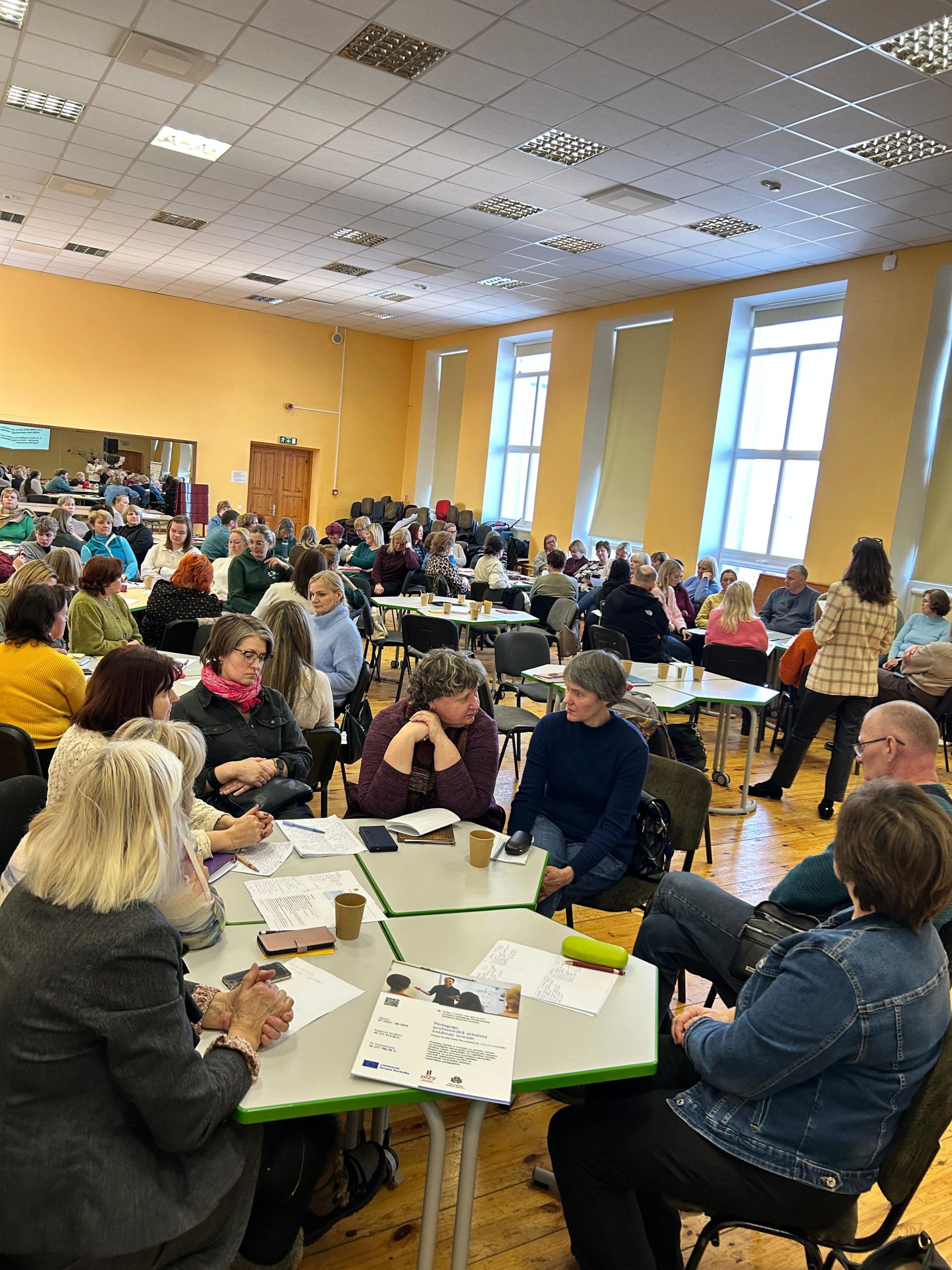 Skolotāji apgūst DiSC metodi