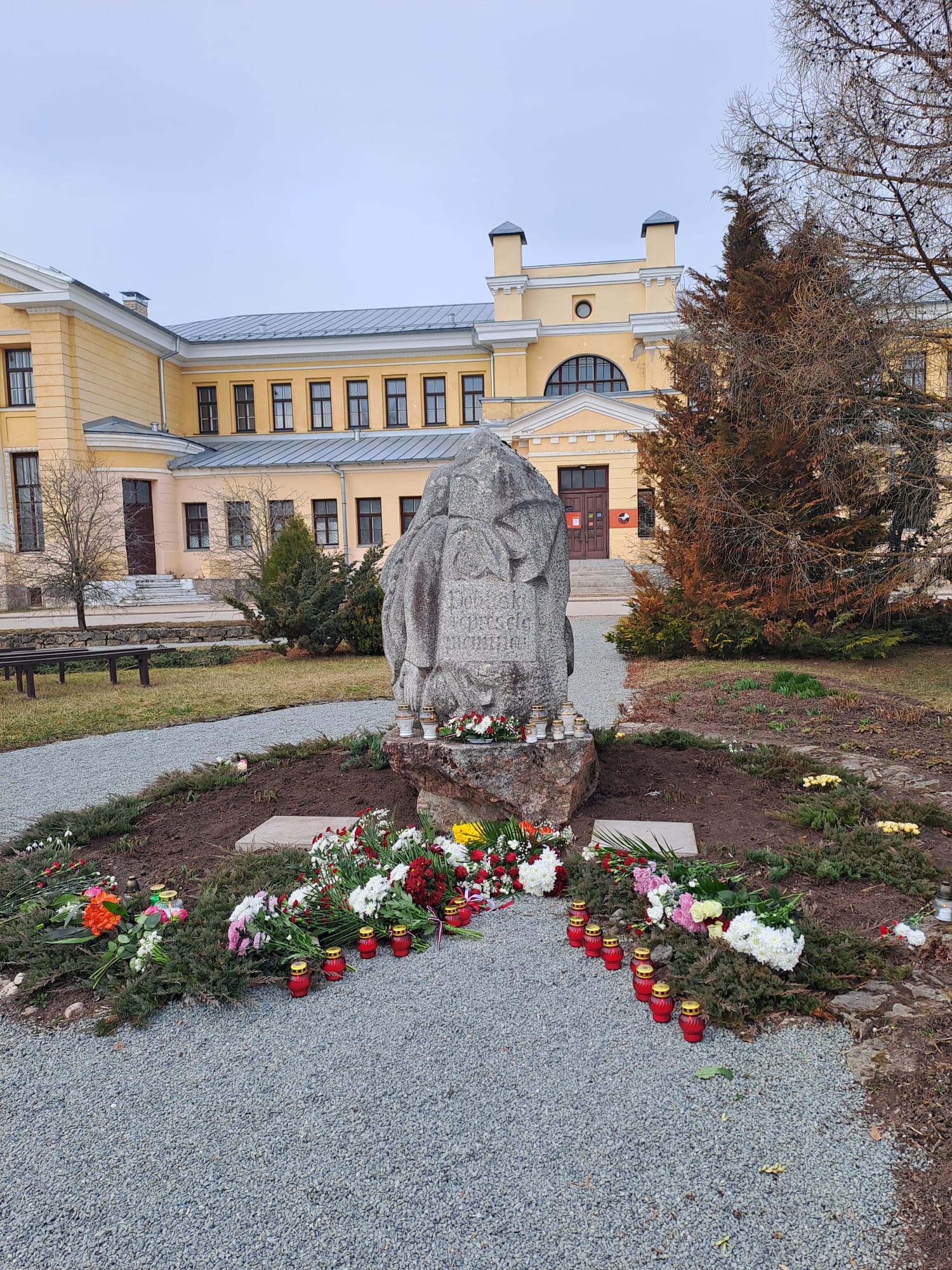 Piemiņas mītiņš Gulbenes dzelzceļa stacijā