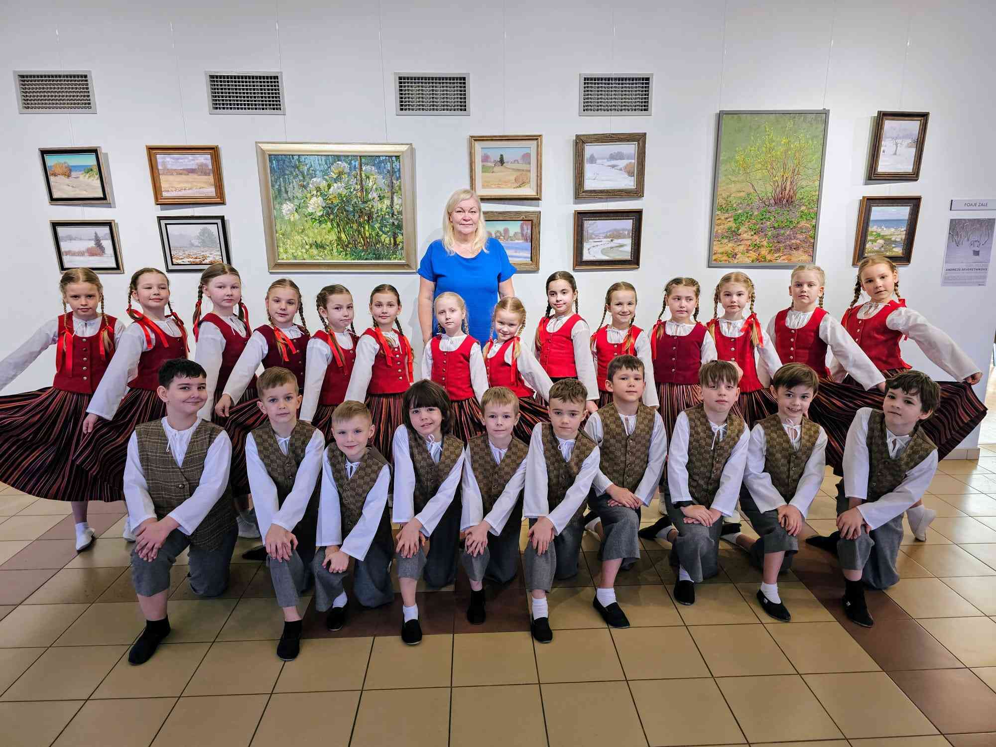 Skolēnu tautu deju kolektīvu atskaites koncerts